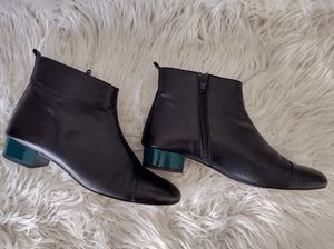 Mellow Yellow Paris Black Soft Leather Green Heel Zip Up Booties Size 7.5 M